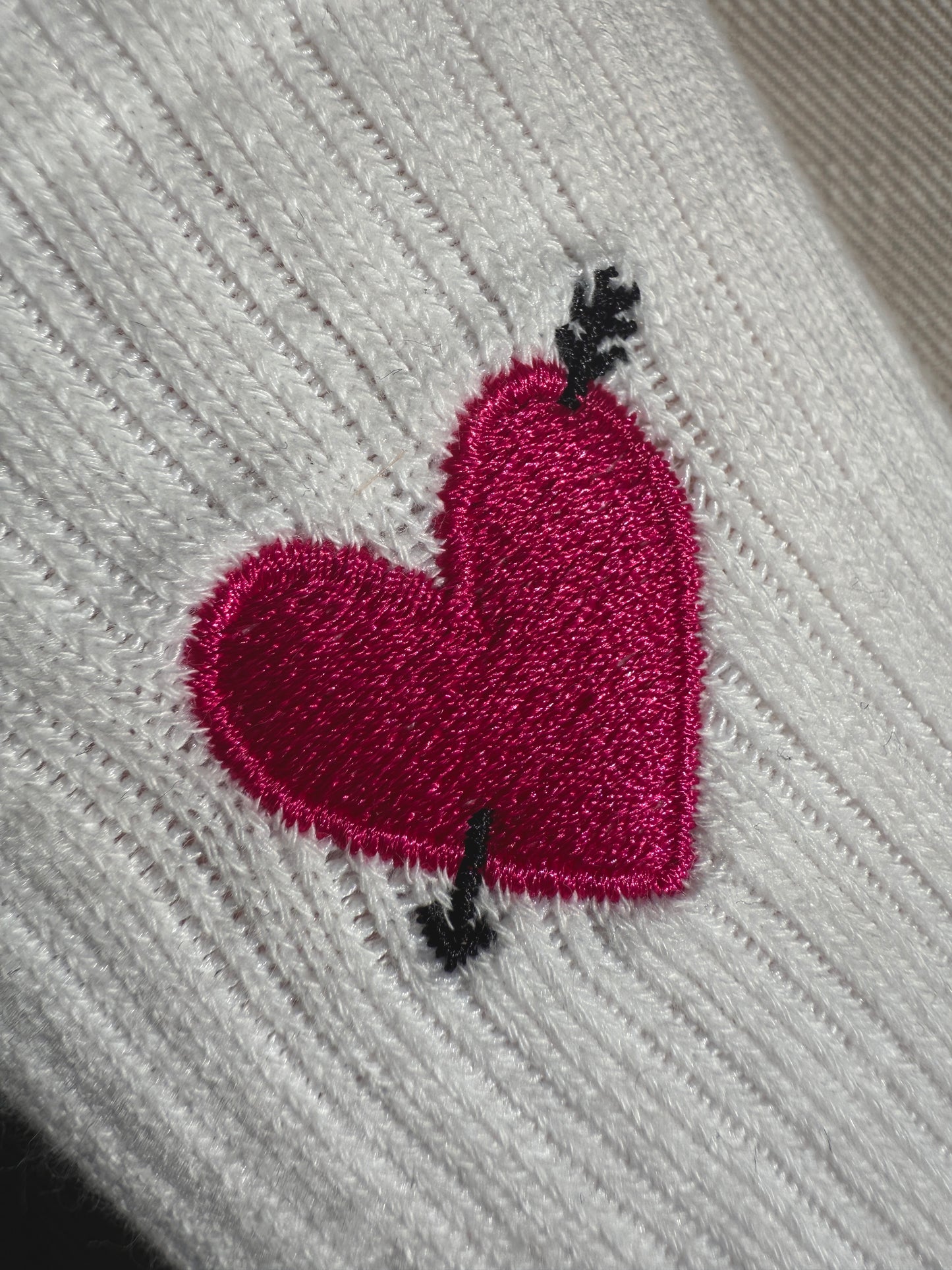 STUDIO Embroidered socks 'Heart' in white